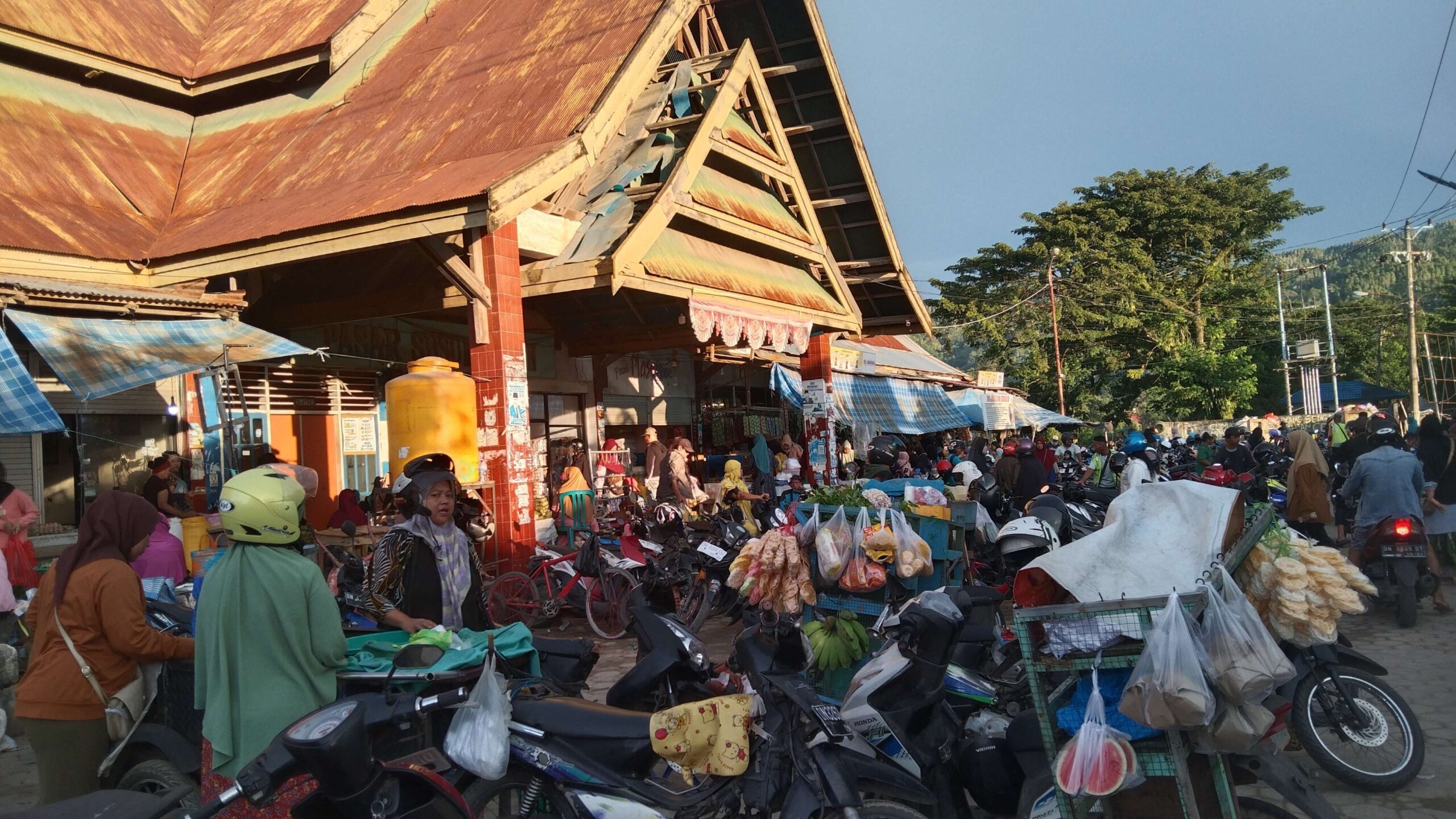 Atap Bocor di Pasar Susumbolan, Pedagang Resah | Roofmaxx