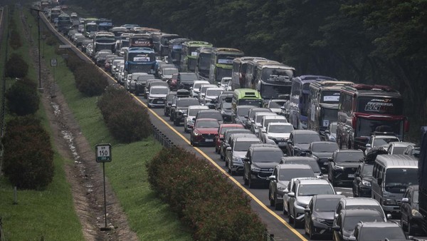Macet Mudik Lebaran 2025 Bikin Emosi? Pastikan Rumah Tetap Nyaman dengan Atap uPVC Roofmaxx’s!