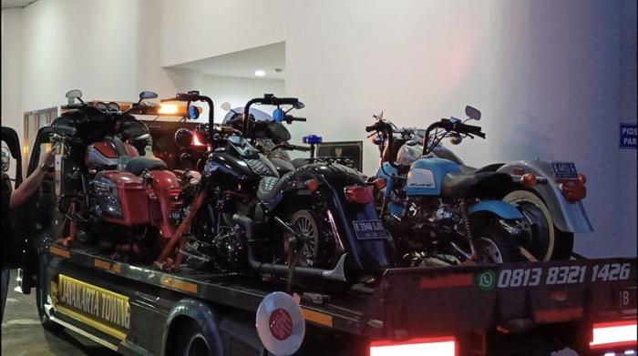Kejagung Sita Motor & Sepeda:Tak Hanya Minyak yang Bocor, Tapi Juga Rahasia di Balik Genteng UPVC?