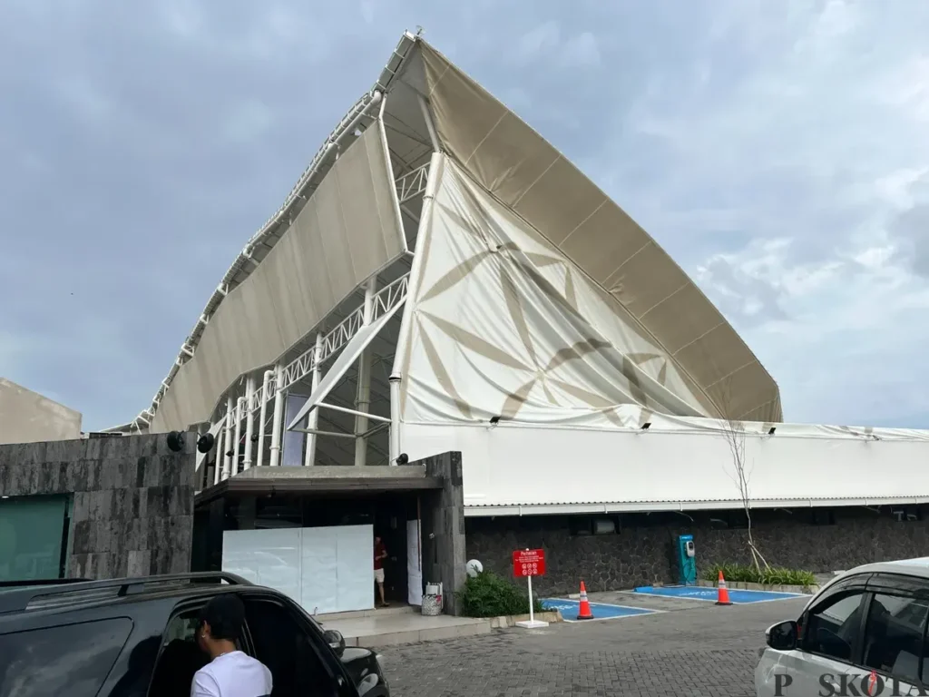 Ambruknya Atap Lapangan Padel di Jakarta Kenapa Atap Bangunan Jadi Perhatian Utama?